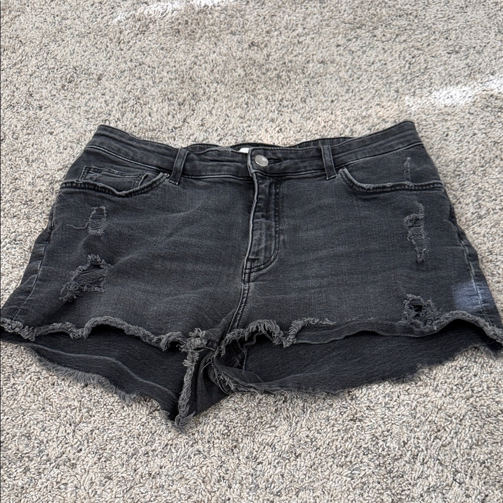 #0251 H&M Distressed Black Denim Shorts